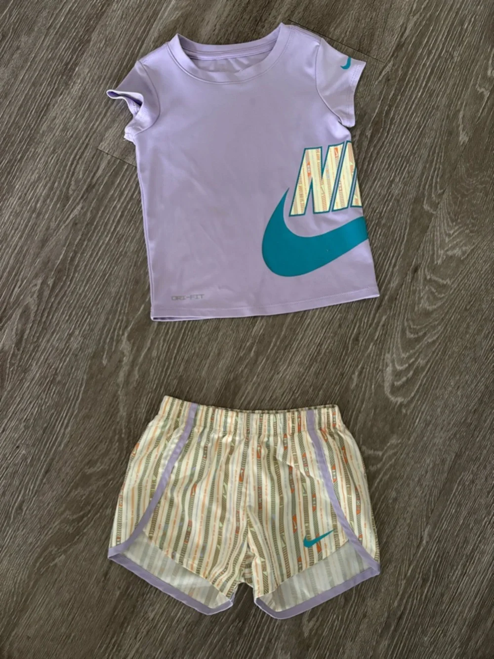 Girls Nike DRI-FIT Lavender and Teal Girls' Set Size 4 (XS) - Picture 3 of 7